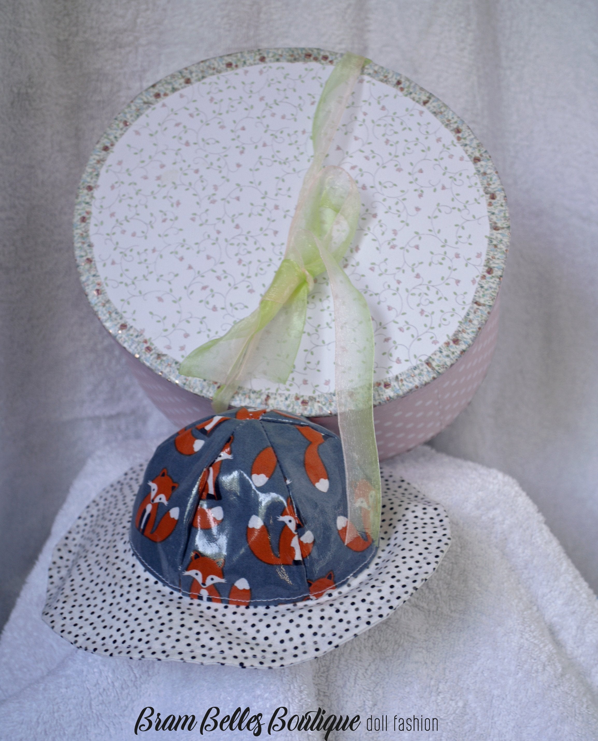 Round Boxes Sarah's Hat Boxes - Makers Fabric Covered hat Boxes